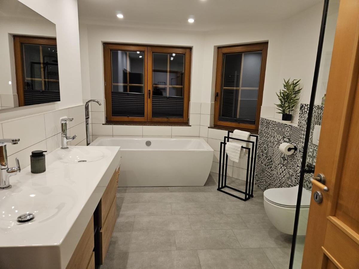 Fewo Am See, Ferienhaus, 7 Schlafzimmer, Waschmaschine, Businesswohnung 萨尔茨吉特 外观 照片