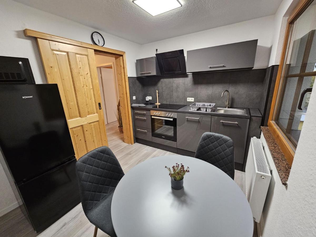 Fewo Am See, Ferienhaus, 7 Schlafzimmer, Waschmaschine, Businesswohnung 萨尔茨吉特 外观 照片